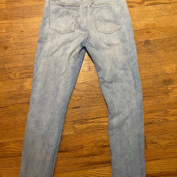 Gap size 25 girlfriend jeans.  Worn but in excellent condition - Picture 4 of 4